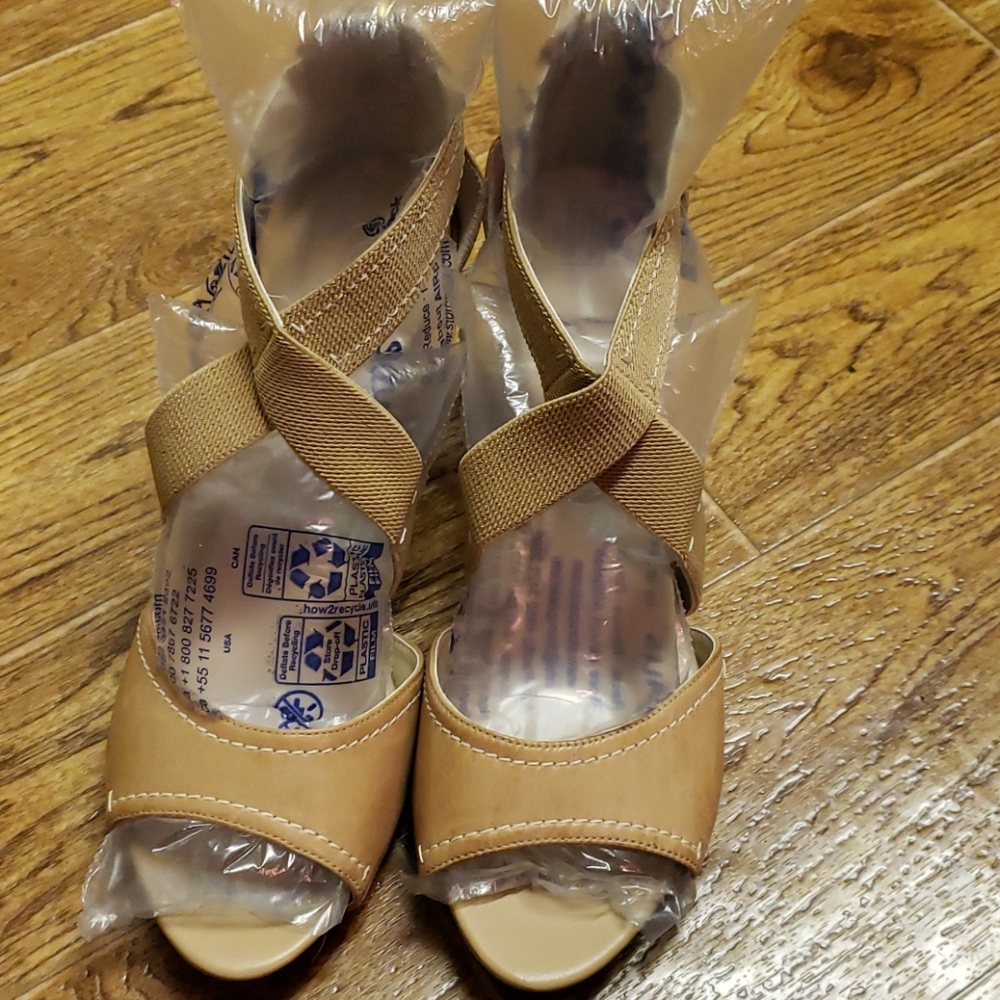 Women's Rockport strappy heels